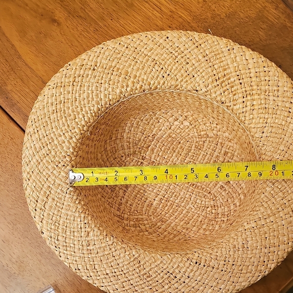 Vintage Chic Straw Hat with White Daisy Detail​ - Picture 5 of 5